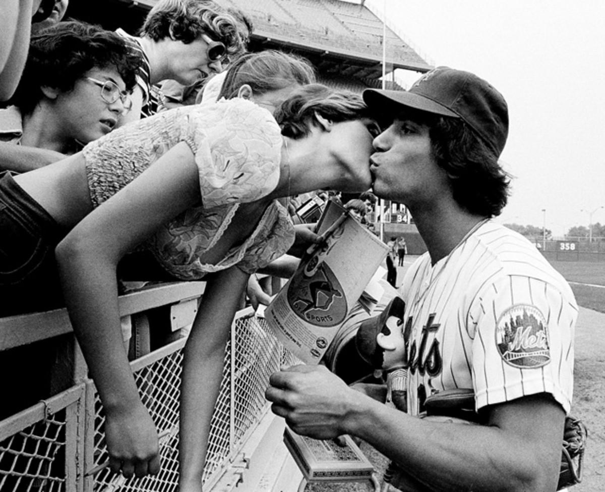 Lee Mazzilli and Fan