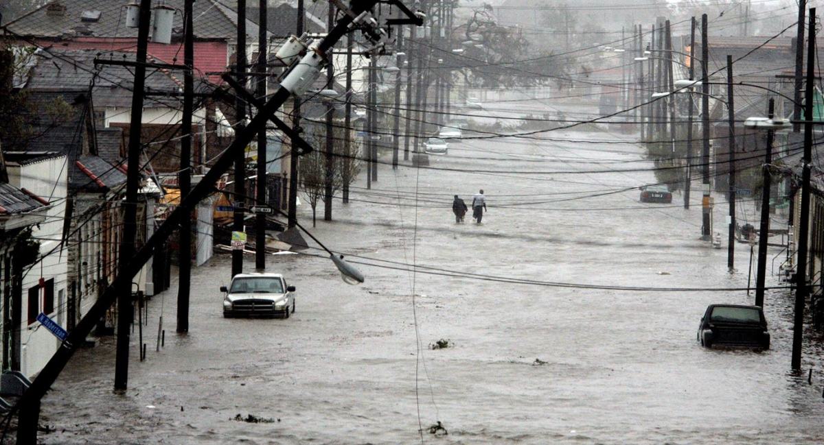 2005-0829-New-Orleans-flooded-street.jpg