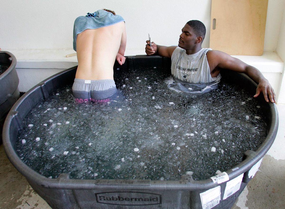 2006-Keyshawn-Johnson-MacKenzie-Hoambrecker-ice-tub.jpg
