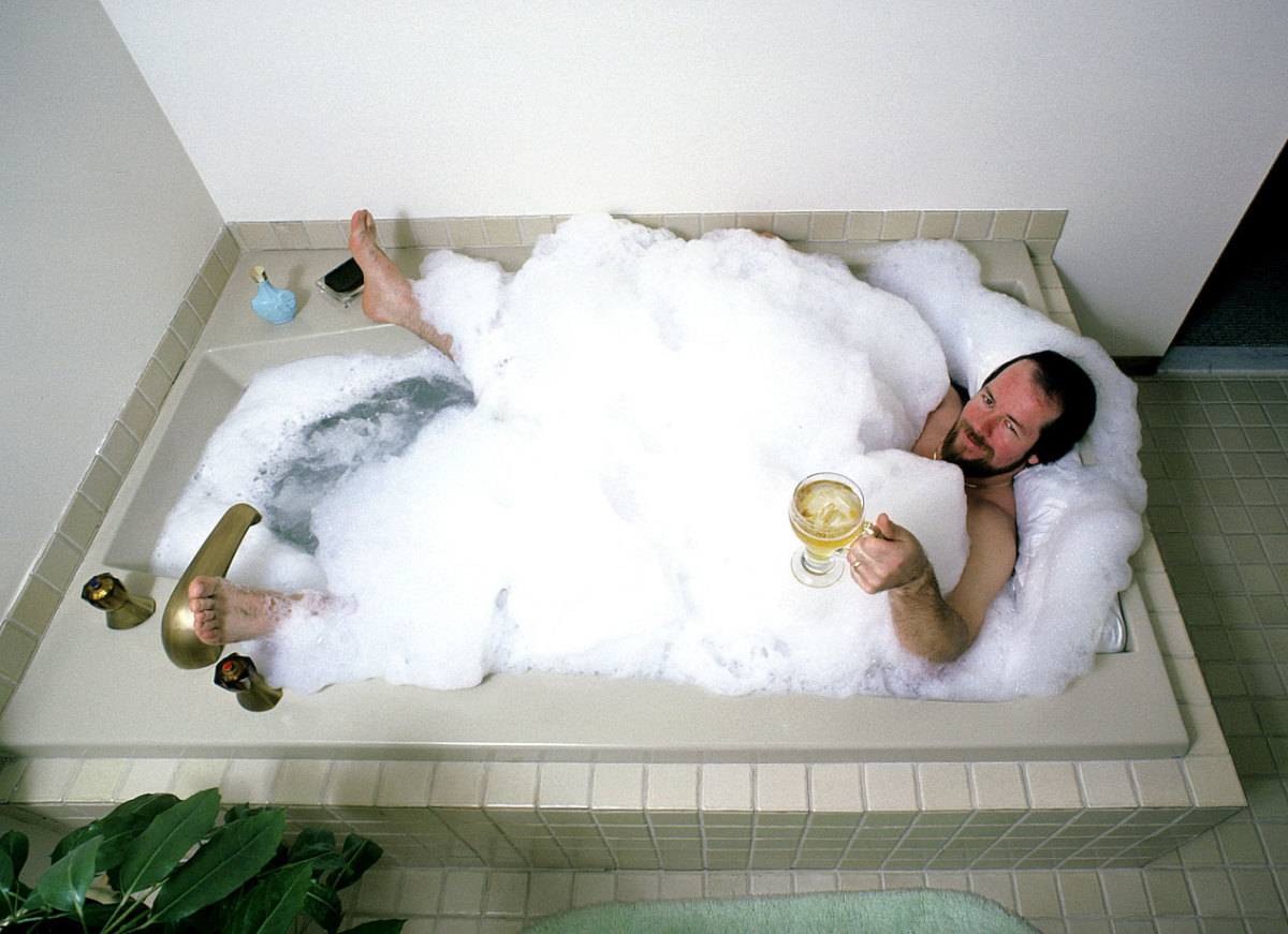 1982-Billy-Smith-bathtub.jpg