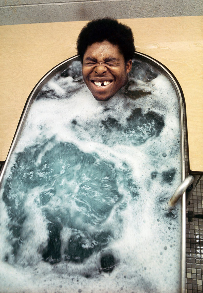 1973-Dwight-White-hot-tub-001311107.jpg