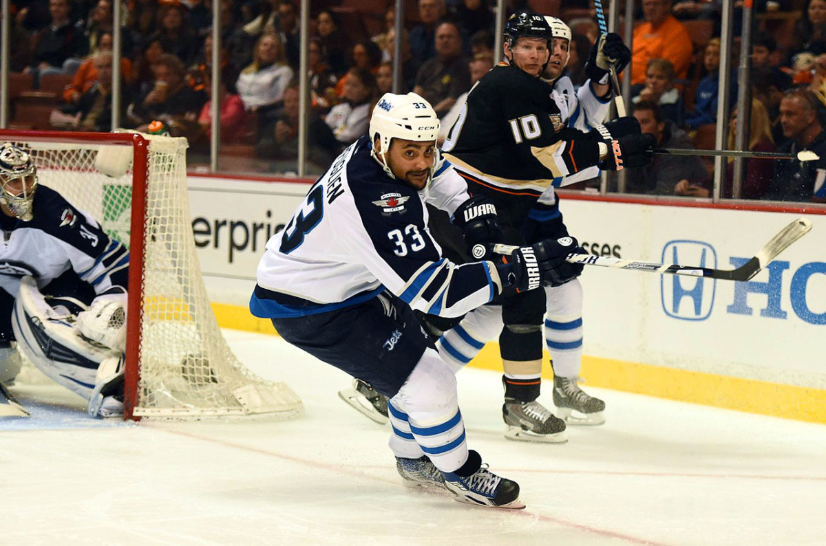 dustin-byfuglien-x158012_TK1_0153.jpg