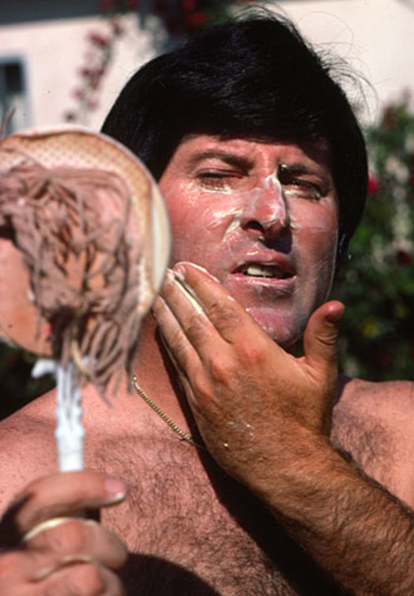 In order to look younger, Pohle applied cream to his face, a process he recreated for the 1979 SI story.