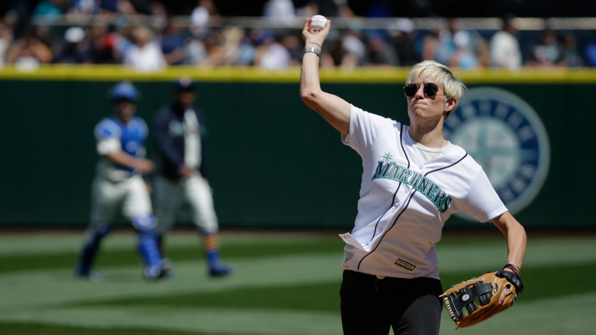 Video USWNT's Megan Rapinoe throws first pitch at Mariners game
