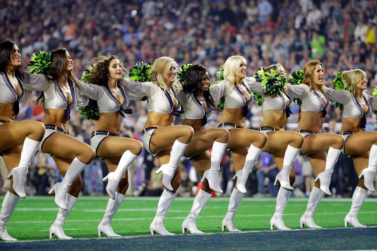 Super-Bowl-XLIX-Seattle-Seahawks-cheerleaders-AP467238528756_3.jpg