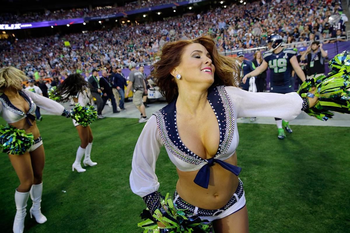 Super-Bowl-XLIX-Seattle-Seahawks-cheerleaders-AP335210953977_14.jpg