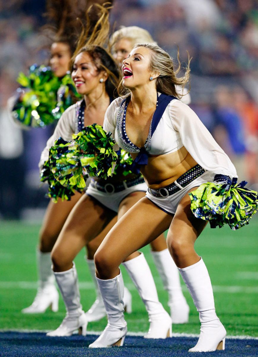 Super-Bowl-XLIX-Seattle-Seahawks-cheerleaders-462641526.jpg