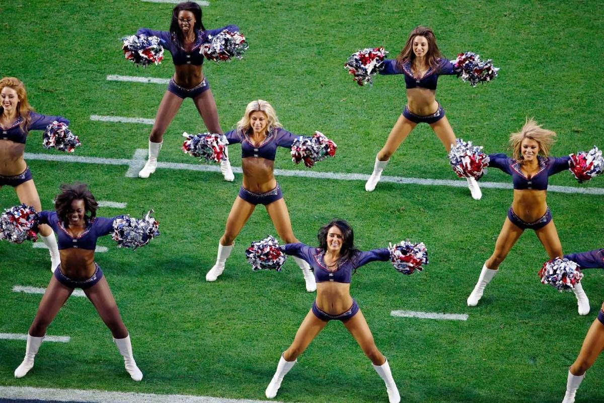 Super-Bowl-XLIX-New-England-Patriots-cheerleaders-AP538744068026_21.jpg