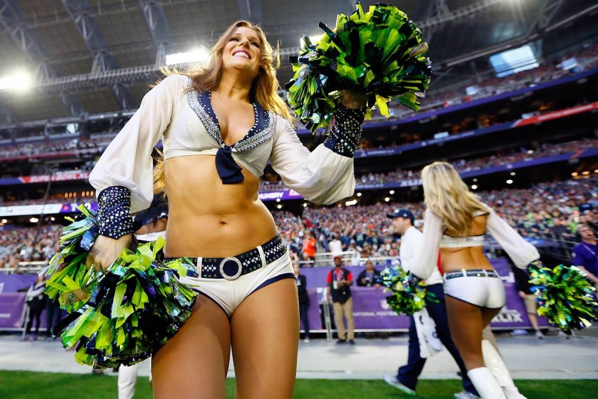 Super-Bowl-XLIX-Seattle-Seahawks-cheerleaders-462637020.jpg