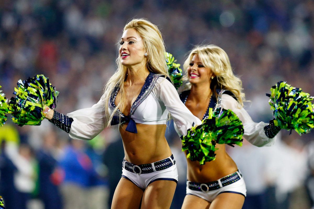 Super-Bowl-XLIX-Seattle-Seahawks-cheerleaders-462641520.jpg