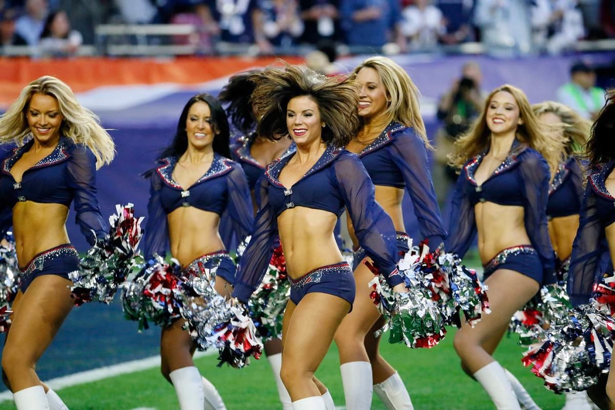 Super-Bowl-XLIX-New-England-Patriots-cheerleaders-AP753720255194_16.jpg