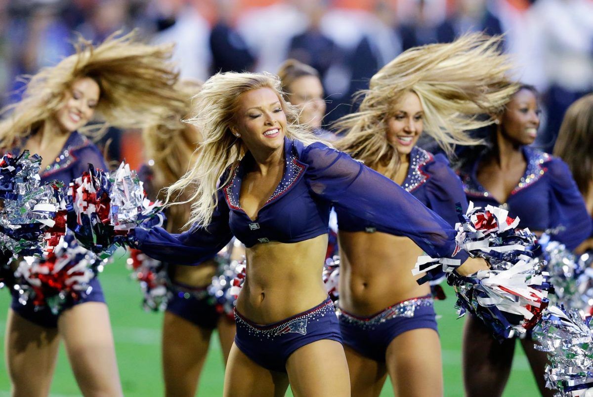 Super-Bowl-XLIX-New-England-Patriots-cheerleaders-AP464973956502_18.jpg