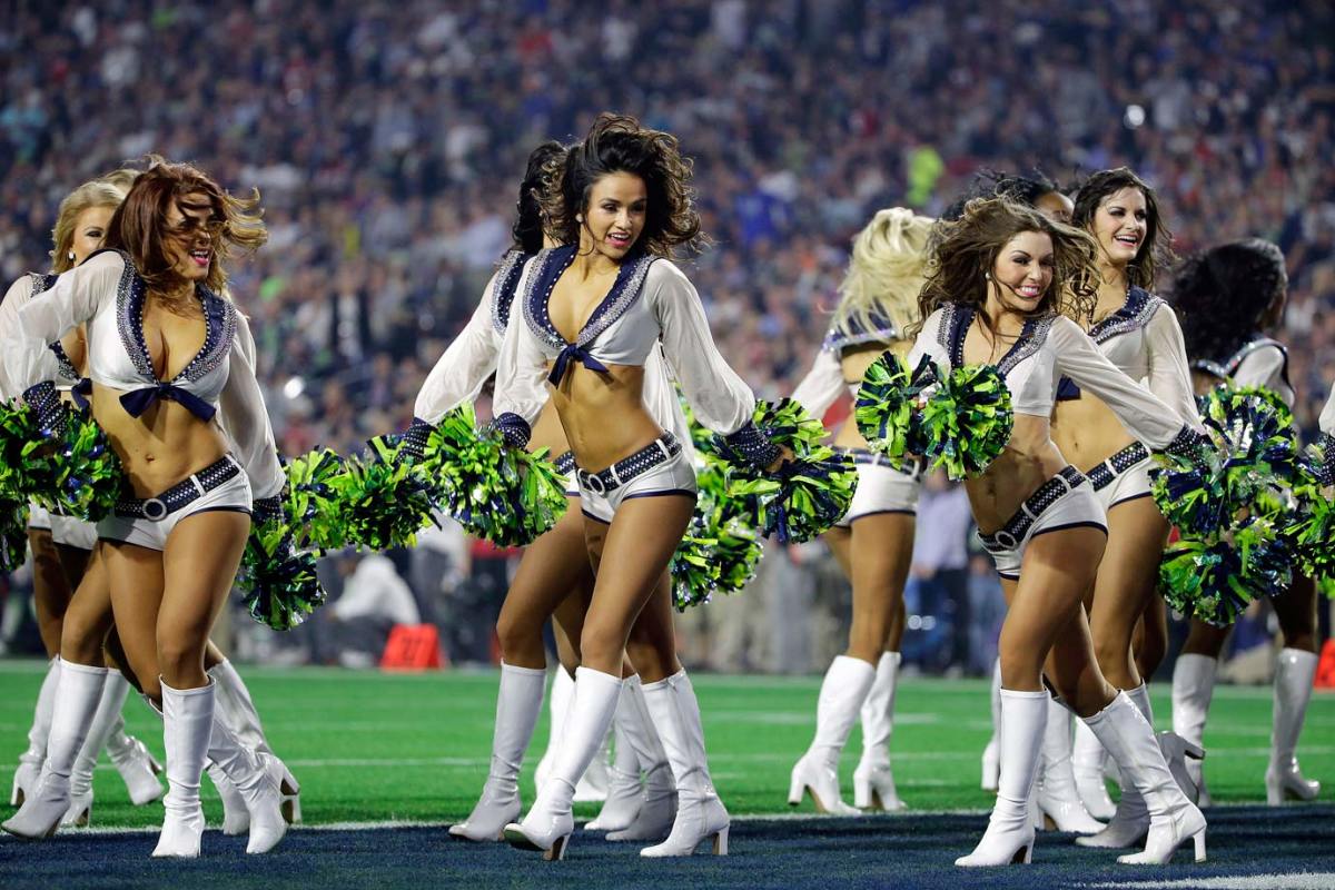 Super-Bowl-XLIX-Seattle-Seahawks-cheerleaders-AP487999173580_2.jpg