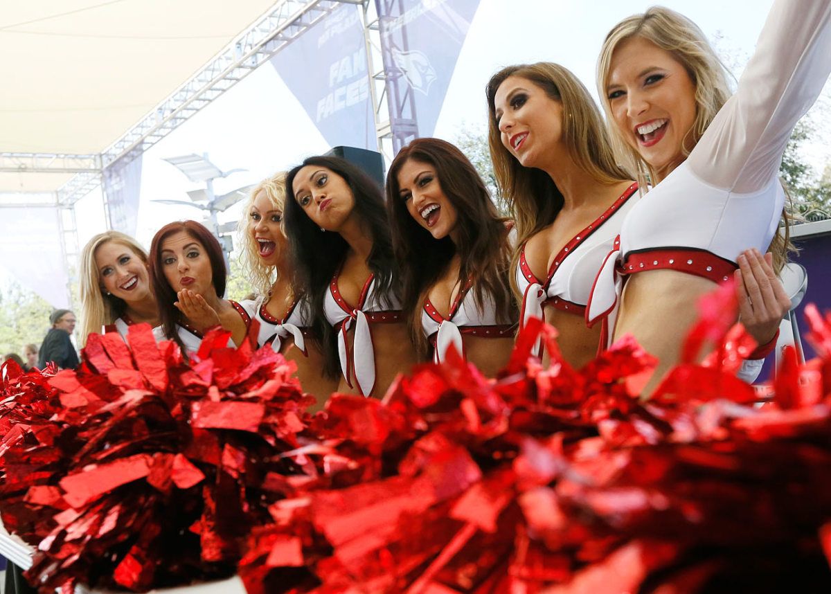 Super-Bowl-XLIX-Arizona-Cardinals-cheerleaders-8733f6b13c1e4fe48d9bb04b579ca9e0-0.jpg