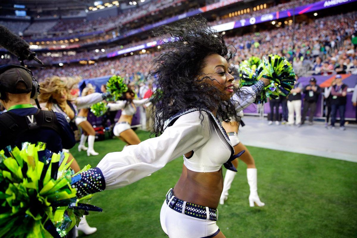 Super-Bowl-XLIX-Seattle-Seahawks-cheerleaders-AP528146599794_20.jpg