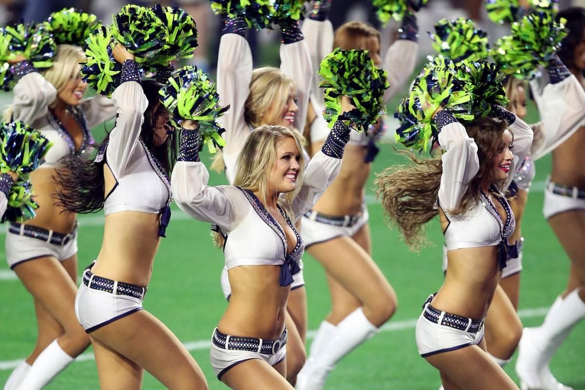 Super-Bowl-XLIX-Seattle-Seahawks-cheerleaders-462641636.jpg