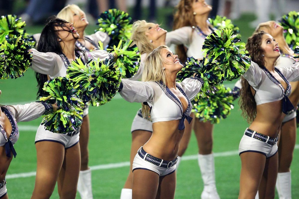 Super-Bowl-XLIX-Seattle-Seahawks-cheerleaders-462642154.jpg