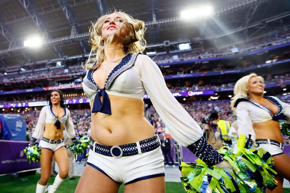Super-Bowl-XLIX-Seattle-Seahawks-cheerleaders-462638366.jpg