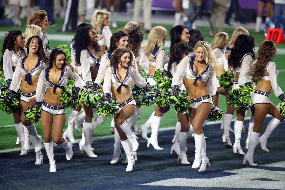 Super-Bowl-XLIX-Seattle-Seahawks-cheerleaders-462641644.jpg