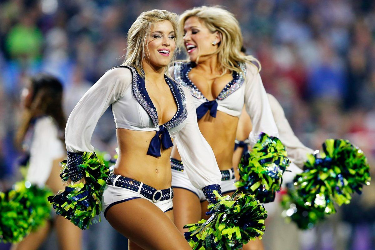 Super-Bowl-XLIX-Seattle-Seahawks-cheerleaders-462641488.jpg