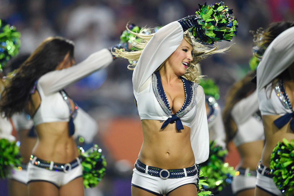 Super-Bowl-XLIX-Seattle-Seahawks-cheerleaders-X159219_TK1_2246.jpg