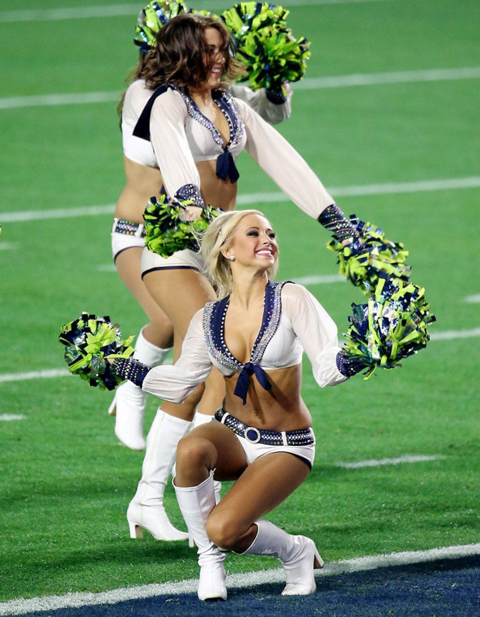 Super-Bowl-XLIX-Seattle-Seahawks-cheerleaders-462642142_0.jpg