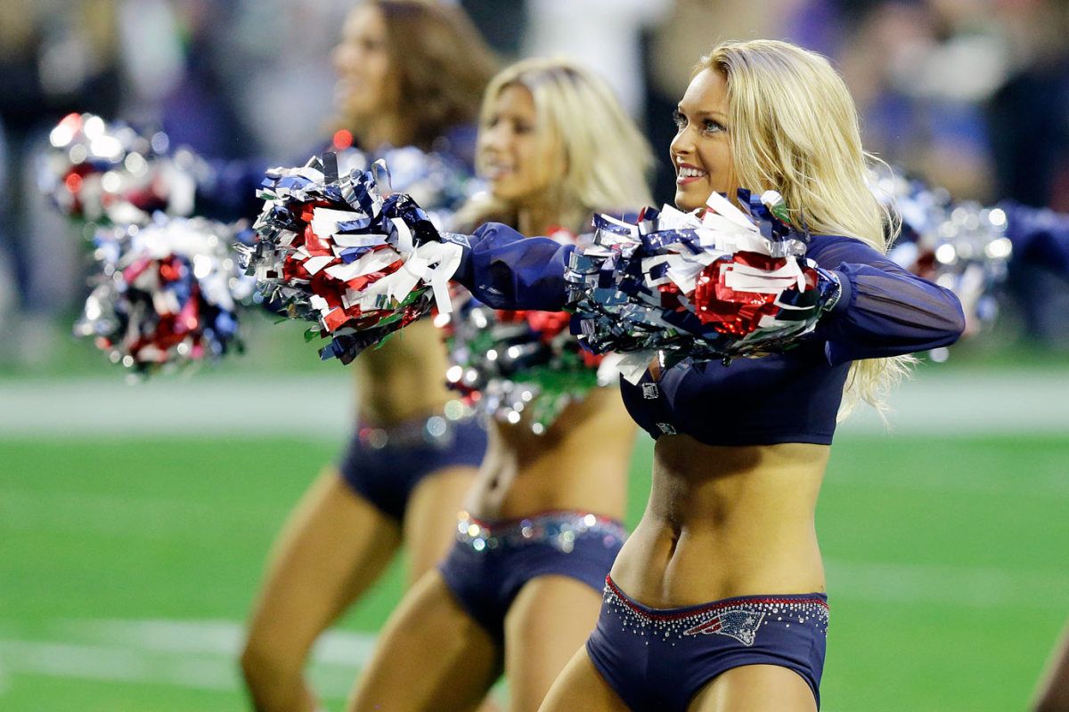 Super-Bowl-XLIX-New-England-Patriots-cheerleaders-AP640407292493_19.jpg