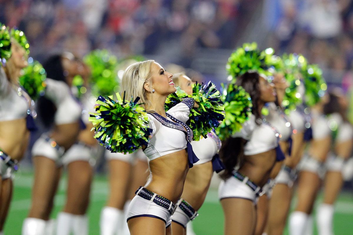 Super-Bowl-XLIX-Seattle-Seahawks-cheerleaders-AP974021041795_6.jpg