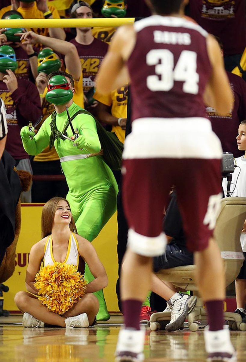 arizona-fans-3171512051383_texasam_v_asu.jpg