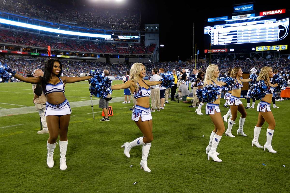 Tennessee-Titans-cheerleaders-AP_33881816500.jpg