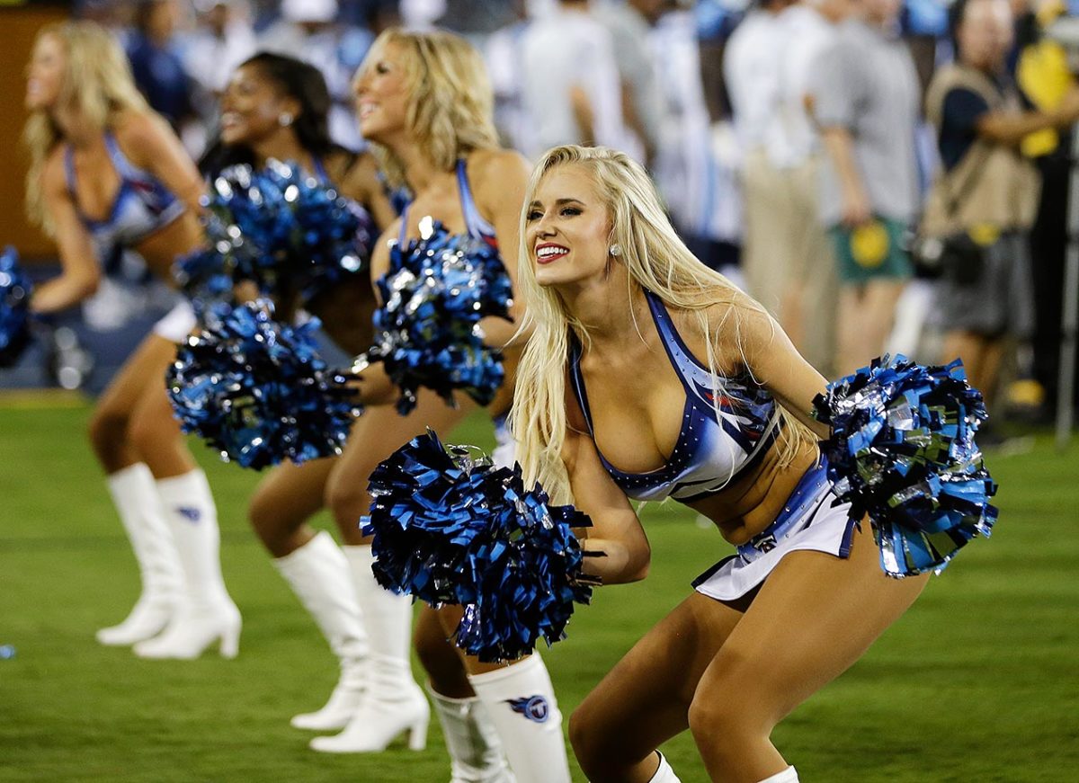 Tennessee-Titans-cheerleaders-AP_350512939891.jpg