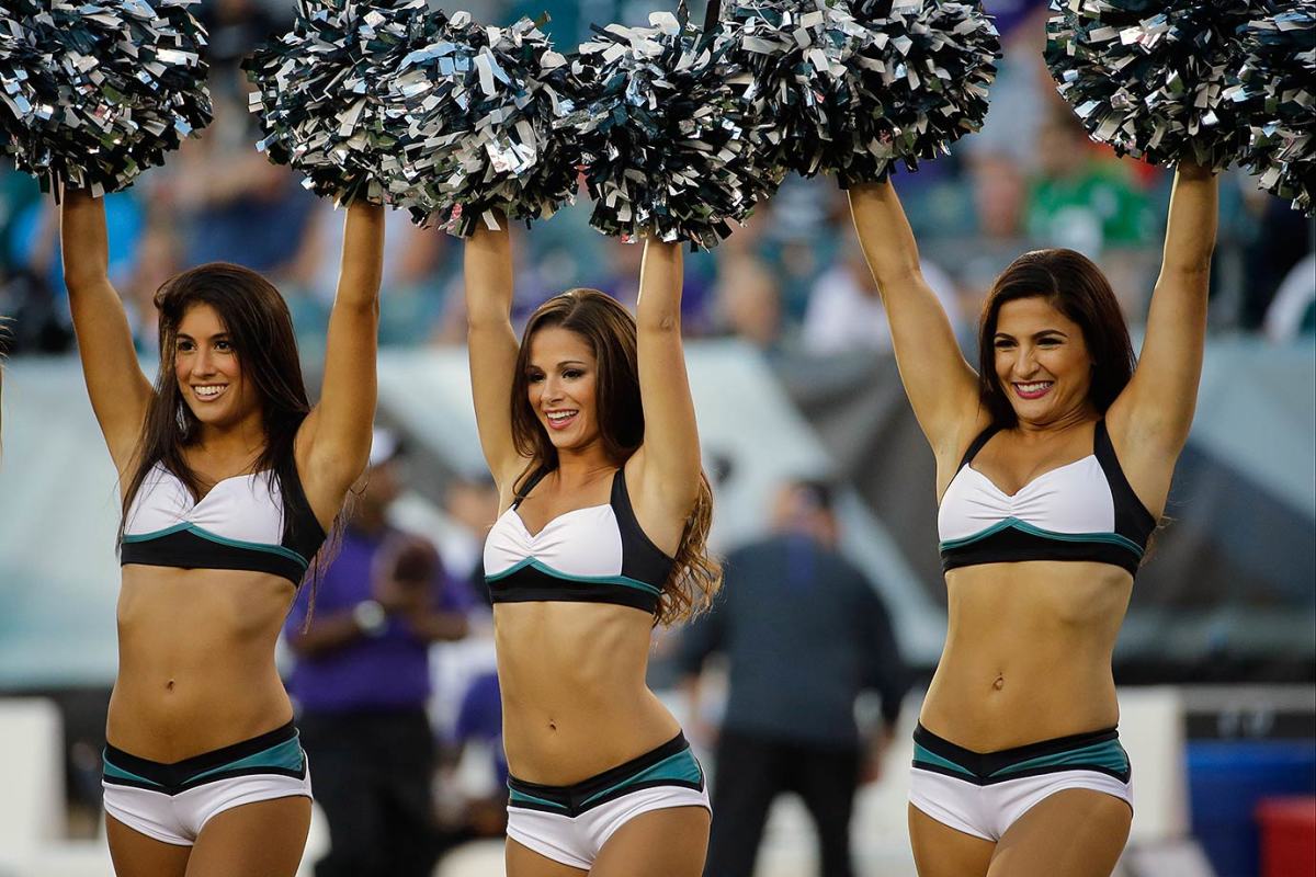Philadelphia-Eagles-cheerleaders-AP_543915865412.jpg