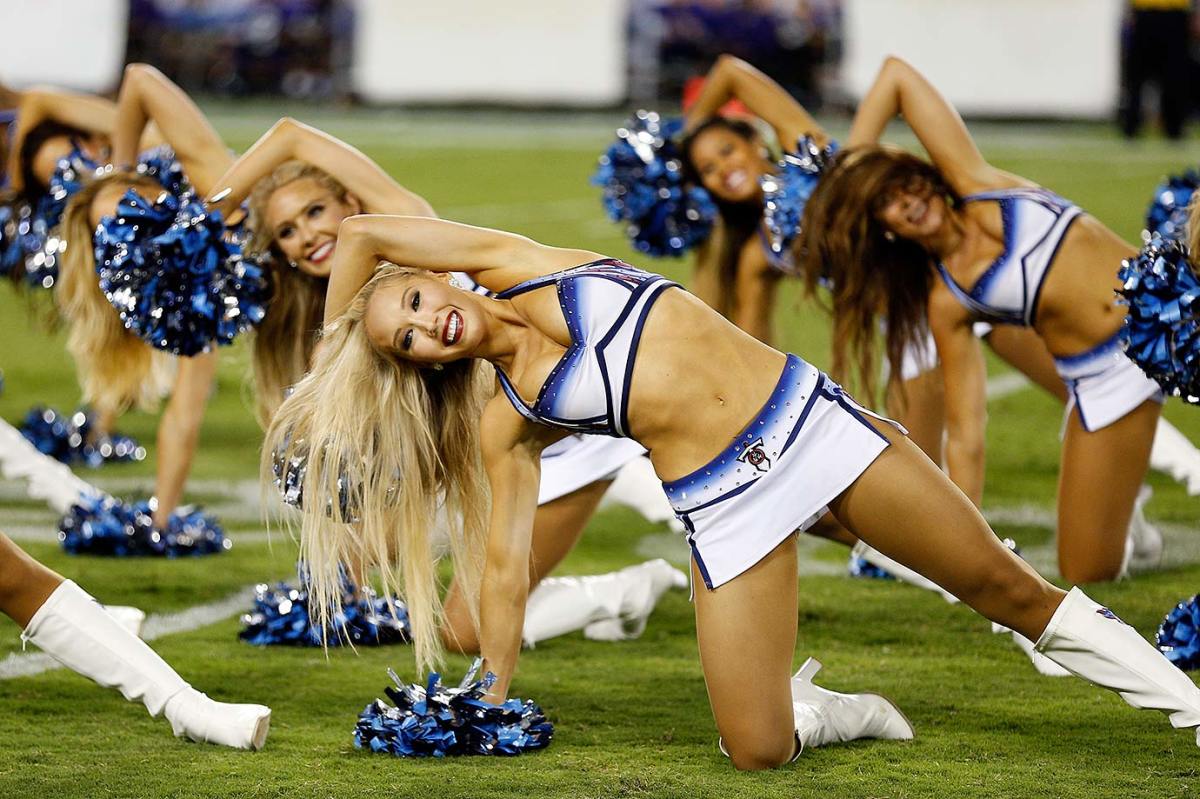 Tennessee-Titans-cheerleaders-AP_440061003963.jpg