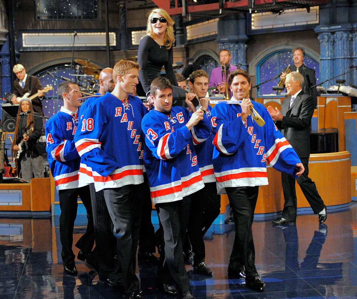 2009-david-letterman-madonna-new-york-rangers.jpg