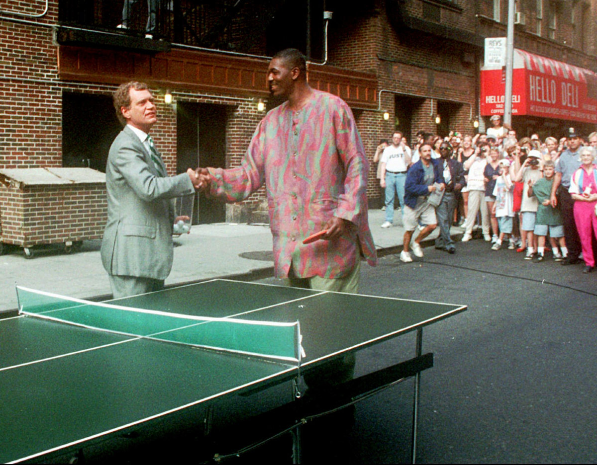 1995-david-letterman-hakeem-olajuwon.jpg