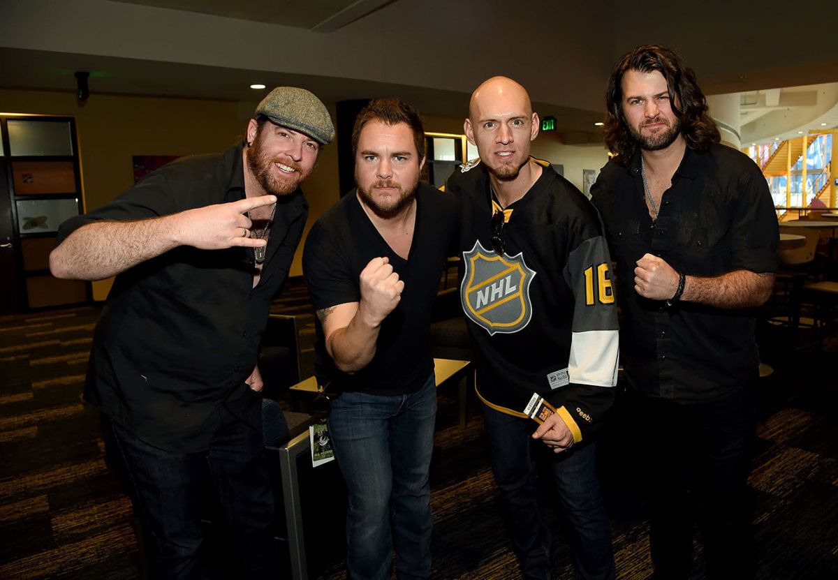 2016-0131-Eli-Young-Band-James-Young-Mike-Eli-Jon-Jones-Chris-Thompson.jpg