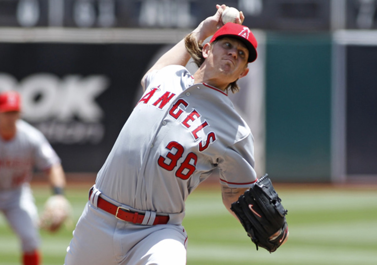 jered-weaver-los-angeles-angels-hip-injury.jpg