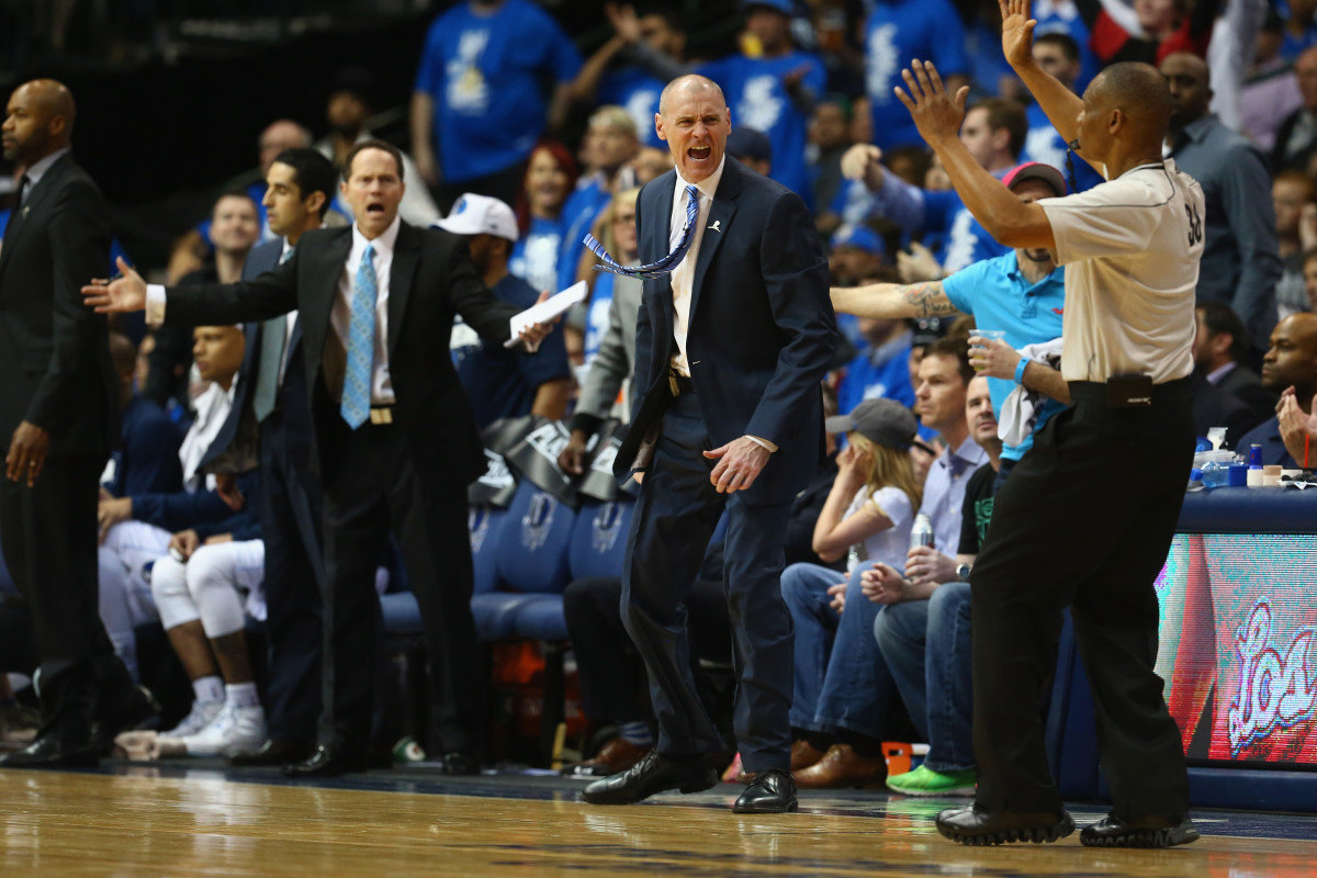 Mavs' Carlisle fined 25,000 for criticizing refs after