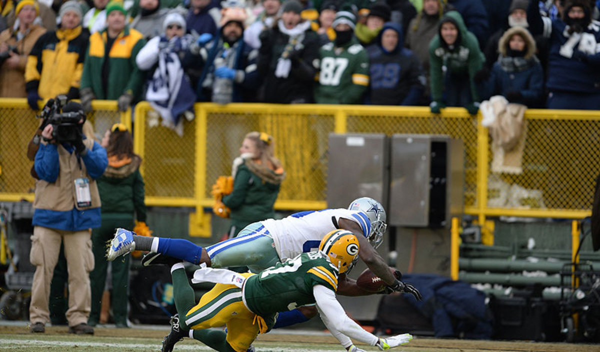 The NFL ruled this was not a catch because Dez Bryant never made a football move before losing the ball when he went to the ground. (David E. Klutho/Sports Illustrated/The MMQB)