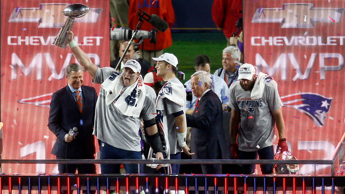 Patriots' Super Bowl parade: Signs make light of Deflategate - Sports ...