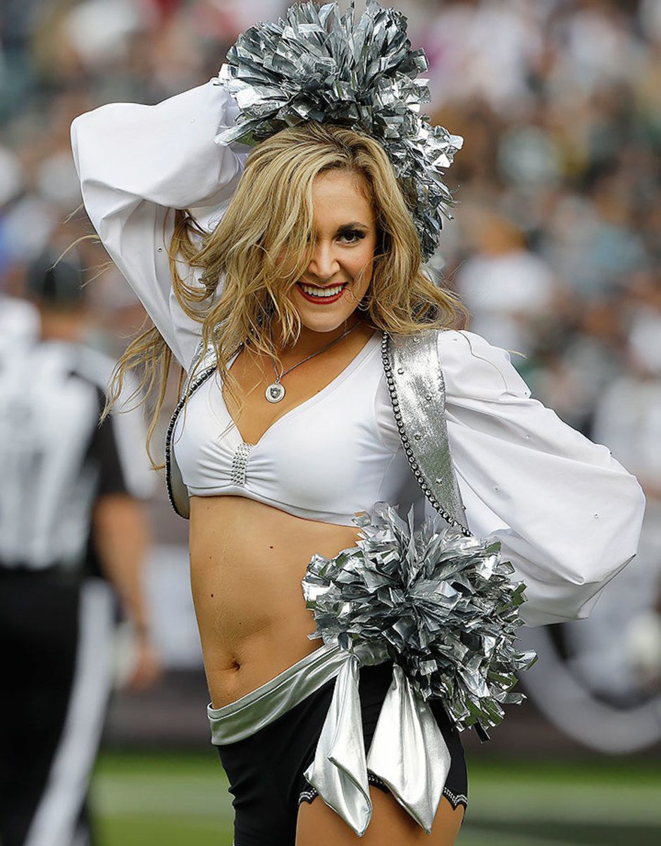 Oakland-Raiders-Raiderettes-cheerleaders-AP_890894472214.jpg