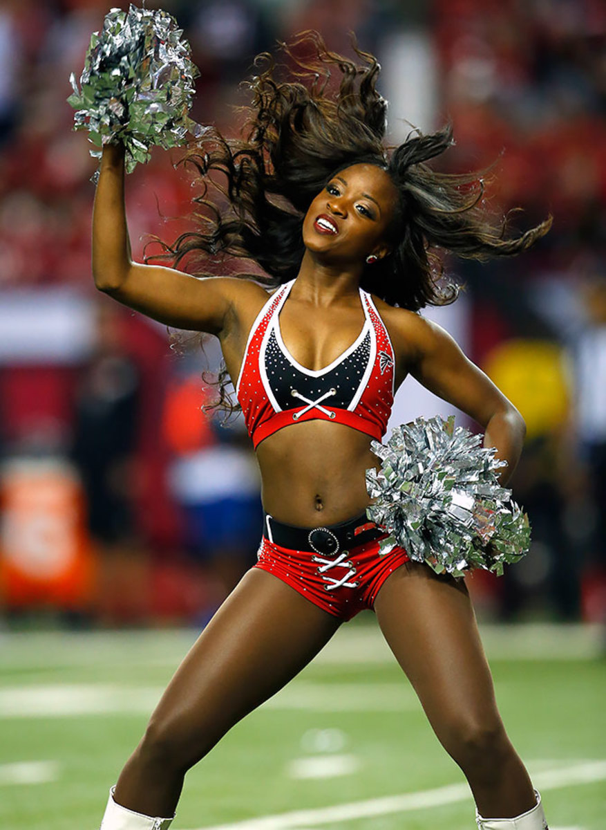 Atlanta-Falcons-cheerleaders-488151101_0586_Buccaneers_at_Falcons.jpg