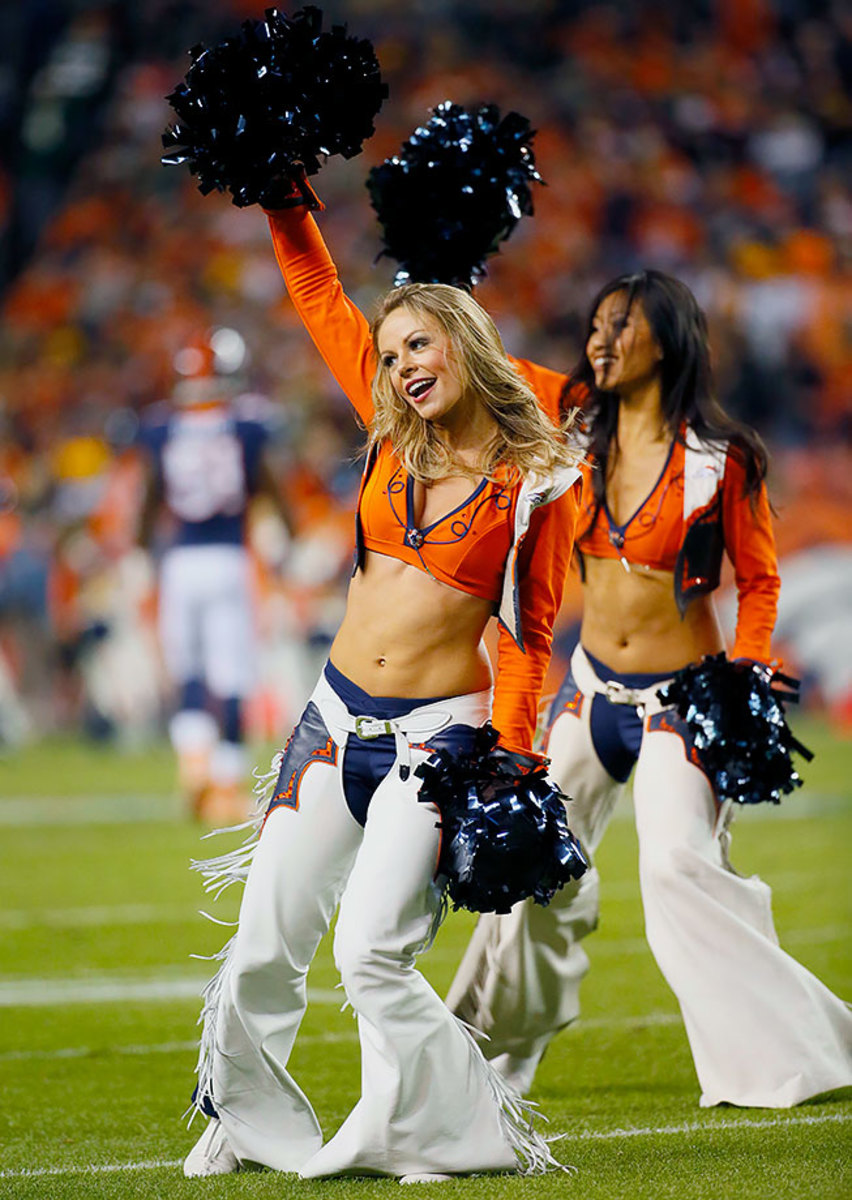 Denver-Broncos-cheerleaders-AP_50912490702.jpg