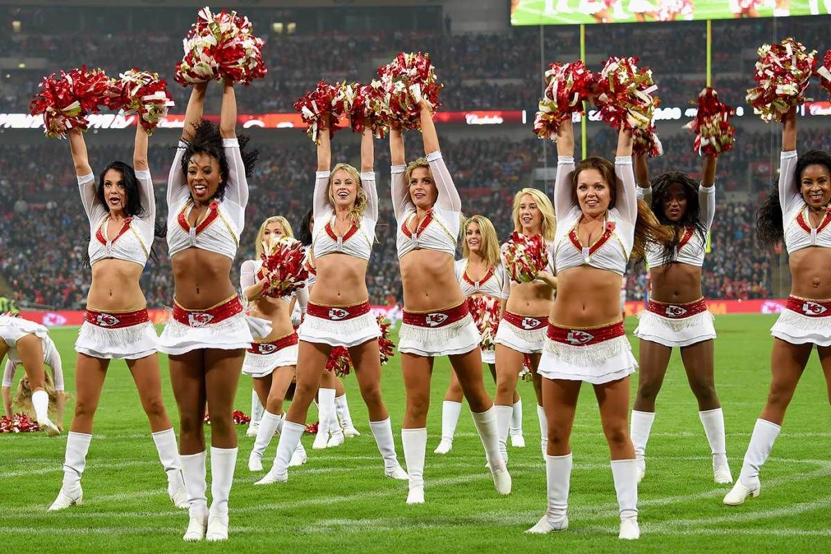 Kansas-City-Chiefs-cheerleaders-GettyImages-495258742_master.jpg