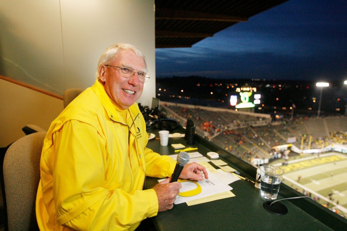 Oregon PA announcer Don Essig remains central to Ducks football