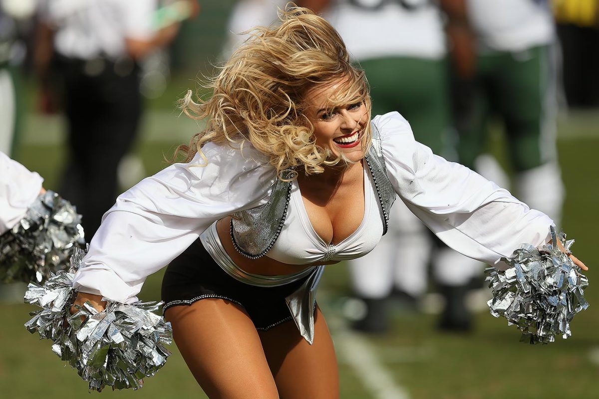 Oakland-Raiders-Raiderettes-cheerleaders-46480897_Jets_at_Raiders.jpg