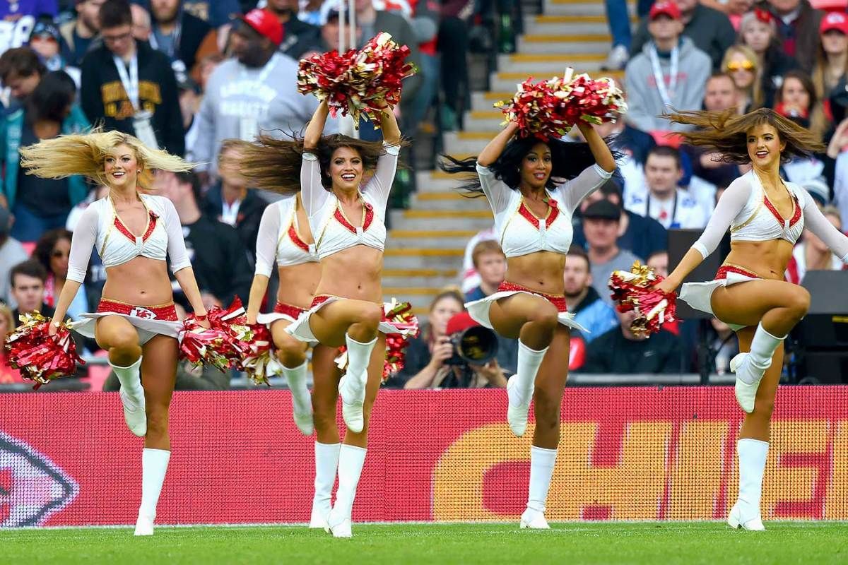 Kansas-City-Chiefs-cheerleaders-GettyImages-495258748_master.jpg