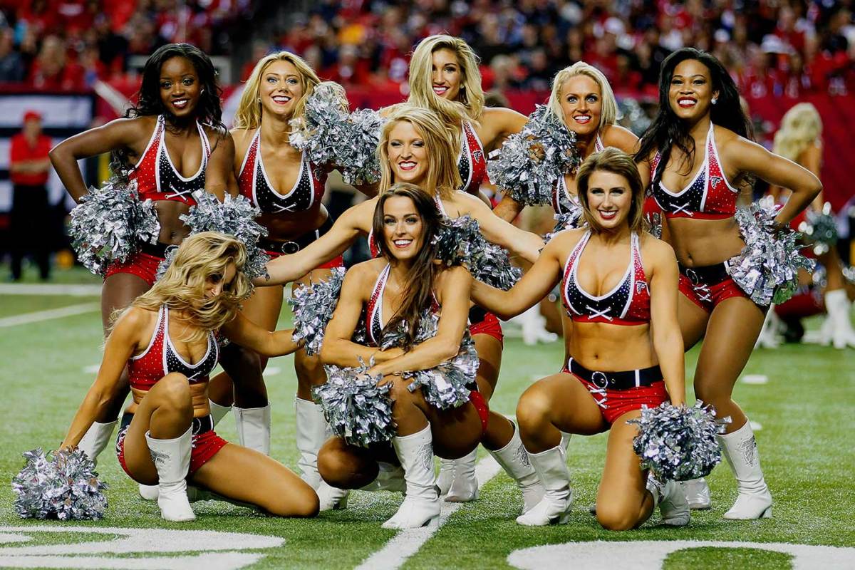 Atlanta-Falcons-cheerleaders-488151101_0585_Buccaneers_at_Falcons.jpg