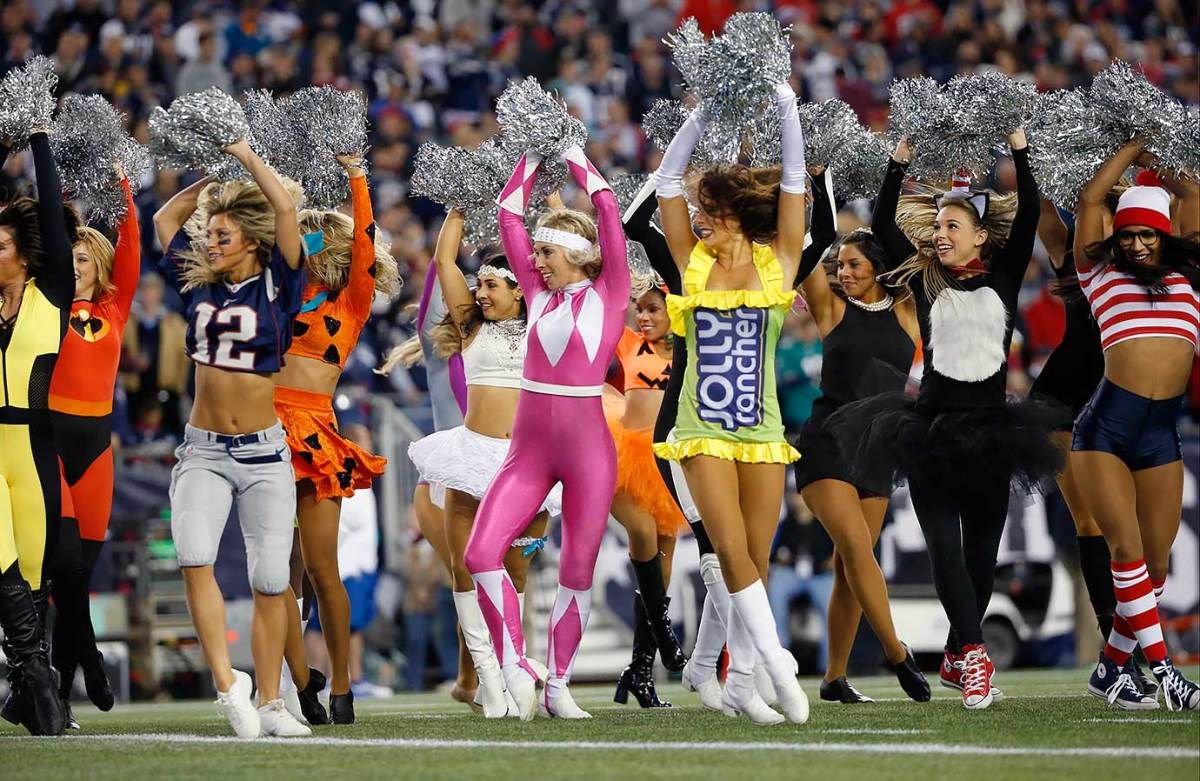 New-England-Patriots-cheerleaders-AP_251391719453.jpg