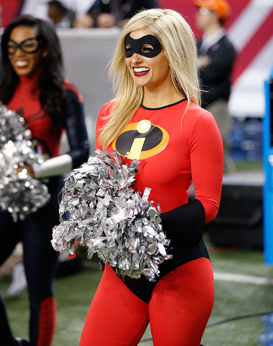 Atlanta-Falcons-cheerleaders-AP_329721339841.jpg